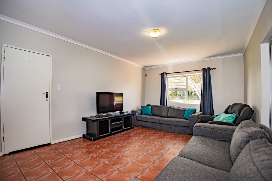 3 Bedroom Property for Sale in Uitzicht Western Cape